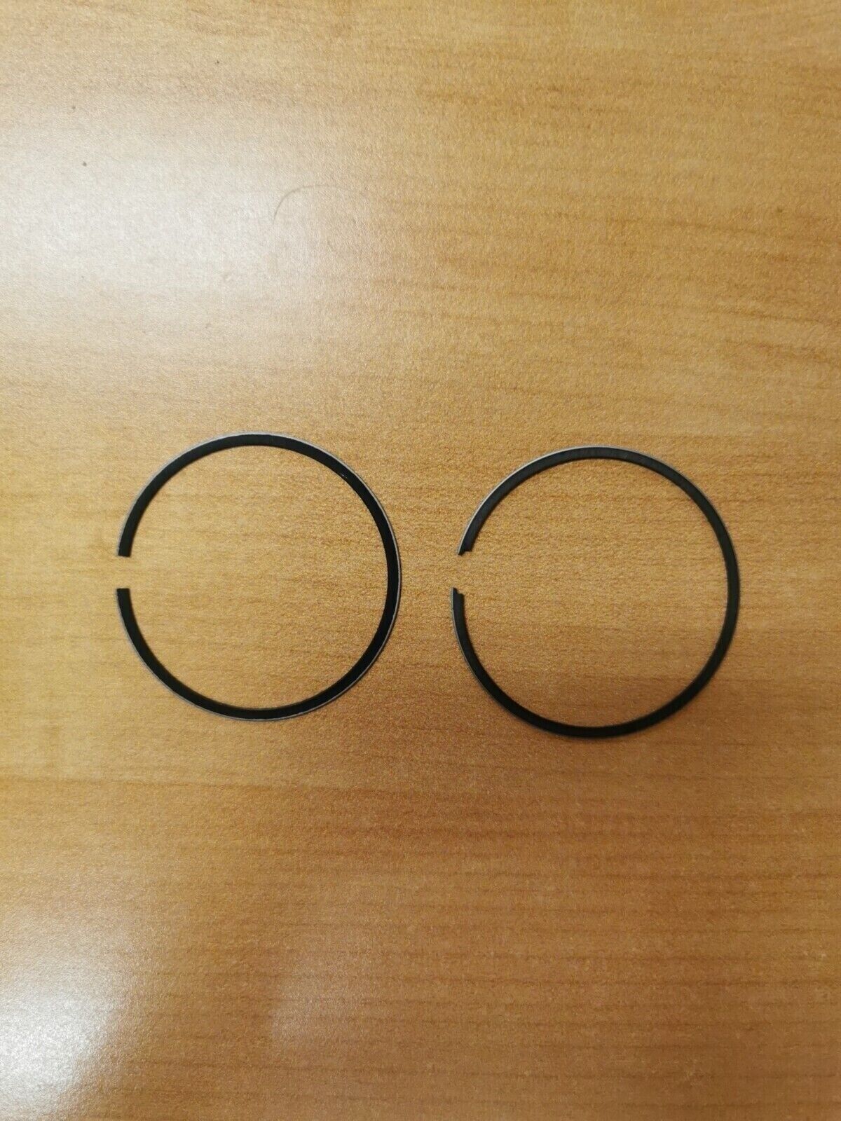 NOS SUZUKI  RM80 1982 RING SET  PISTON STD  12140-20420  S8