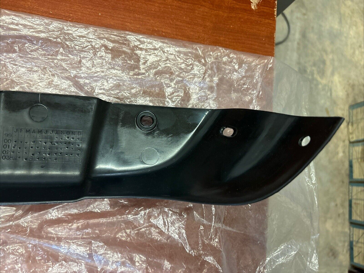 NOS Honda TRX350F TRX350T FRONT LEFT MUDGUARD 61866-HN5-670ZA H115