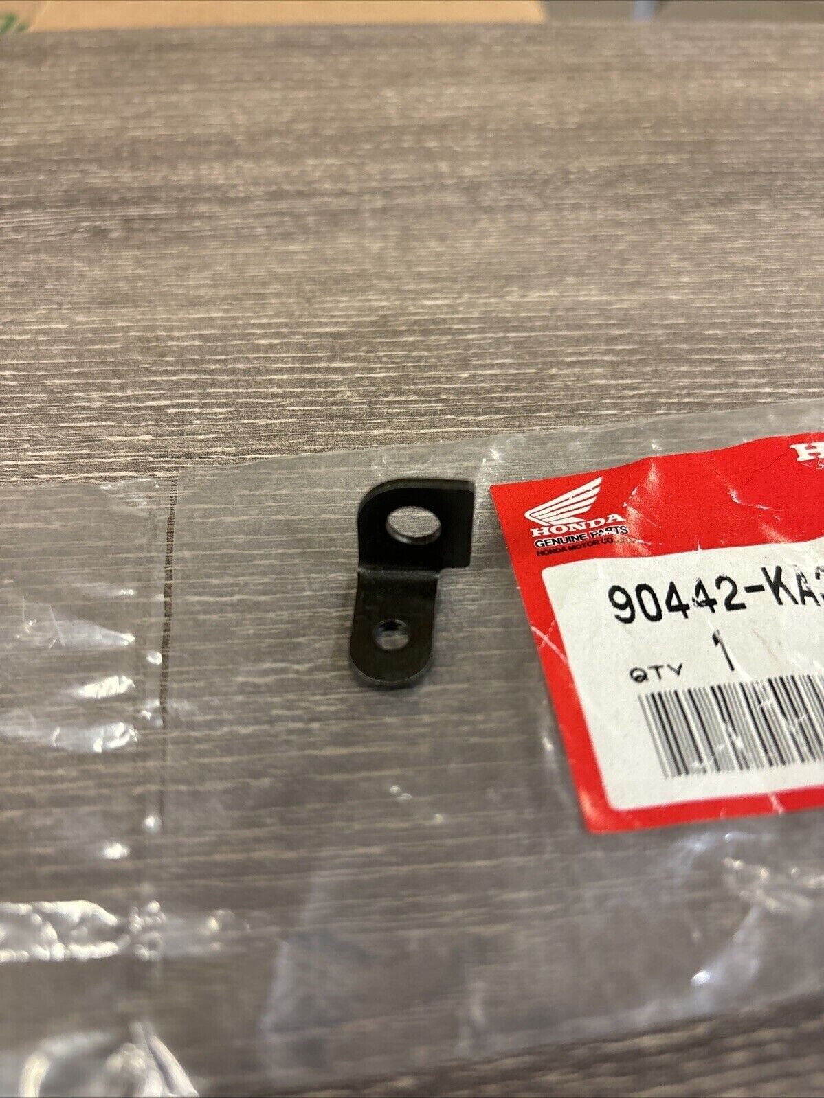 NOS Honda CR125R CR250R CR80R SPRING HANGER PLATE 90442-KA3-740 H124
