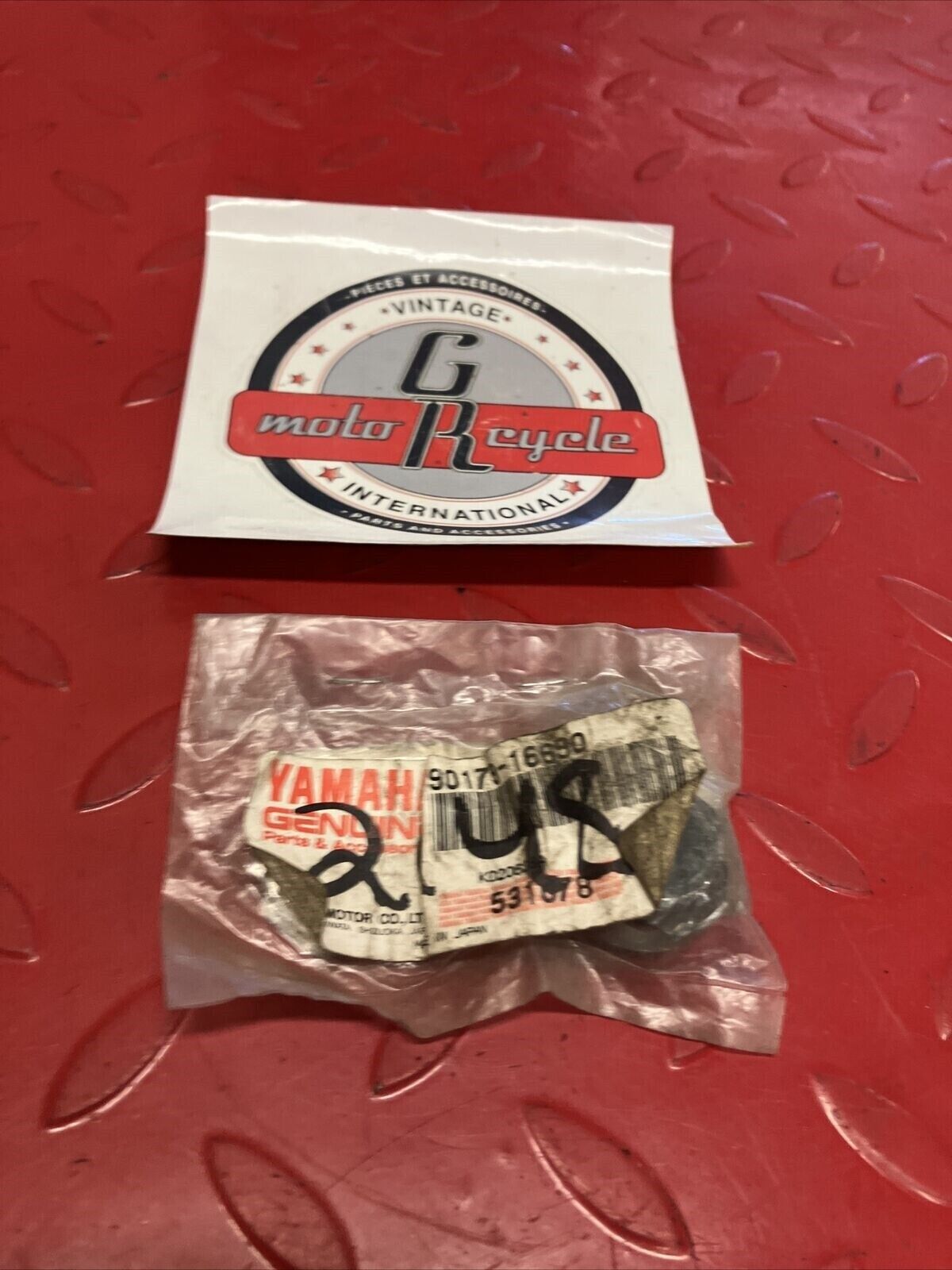 NOS YAMAHA NUT 90179-16690-00 SUB BY 90179-16005-00 Y61