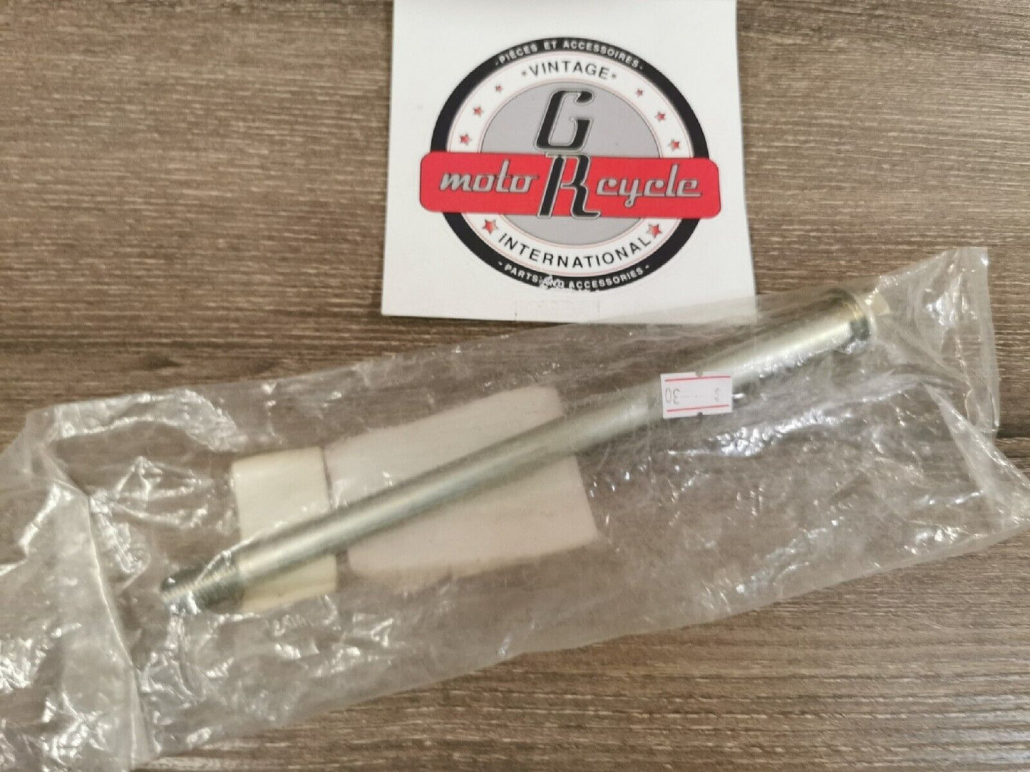 NEW NOS HONDA Z50R 1988 - 1999 WHEEL AXLE 42301-GW8-670  H46