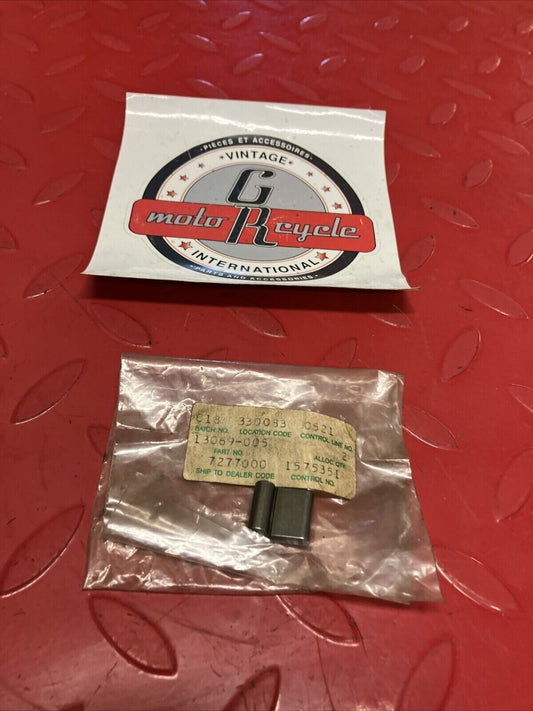 NOS KAWASAKI KICKSTARTER KICK STARTER PAWL 13069-005 K17