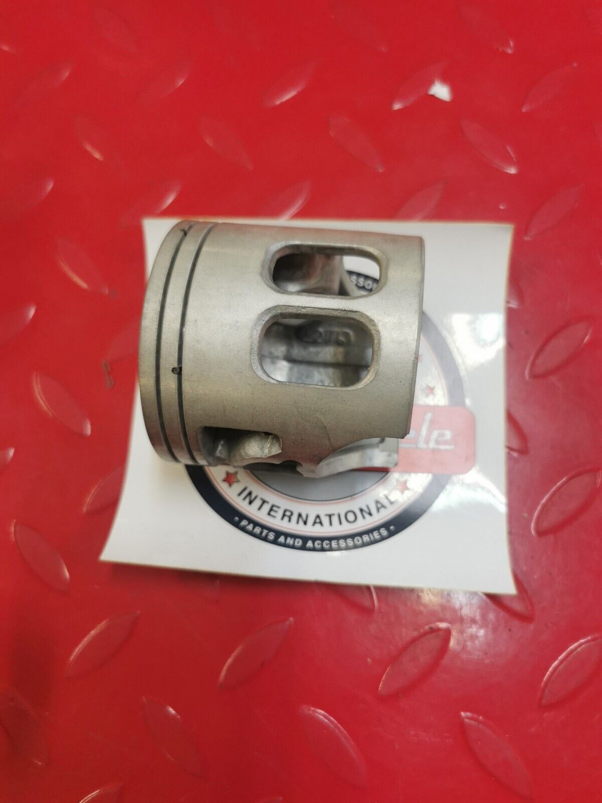 NOS Yamaha IT175 PISTON 2 O/S 0.50 5X8-11636-00-00 Y17