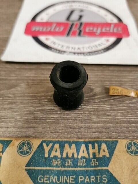 NOS YAMAHA TX650 XS1 XS650 XS850L XS750S DAMPER RUBBER 1 256-27414-00-00 Y191