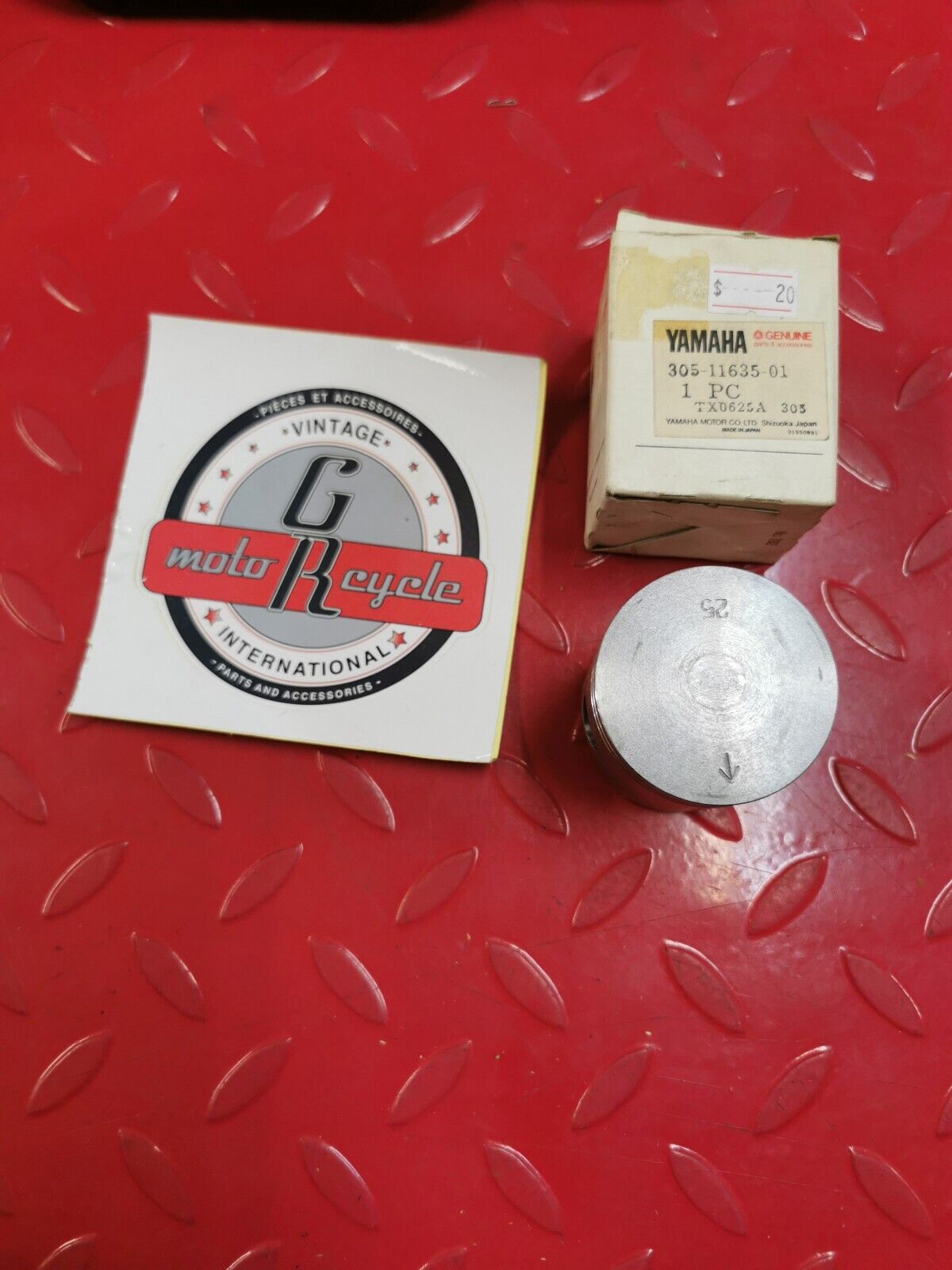 NOS YAMAHA LT2 1972 PISTON 1 OS 0.25 305-11635-01-00 Y33