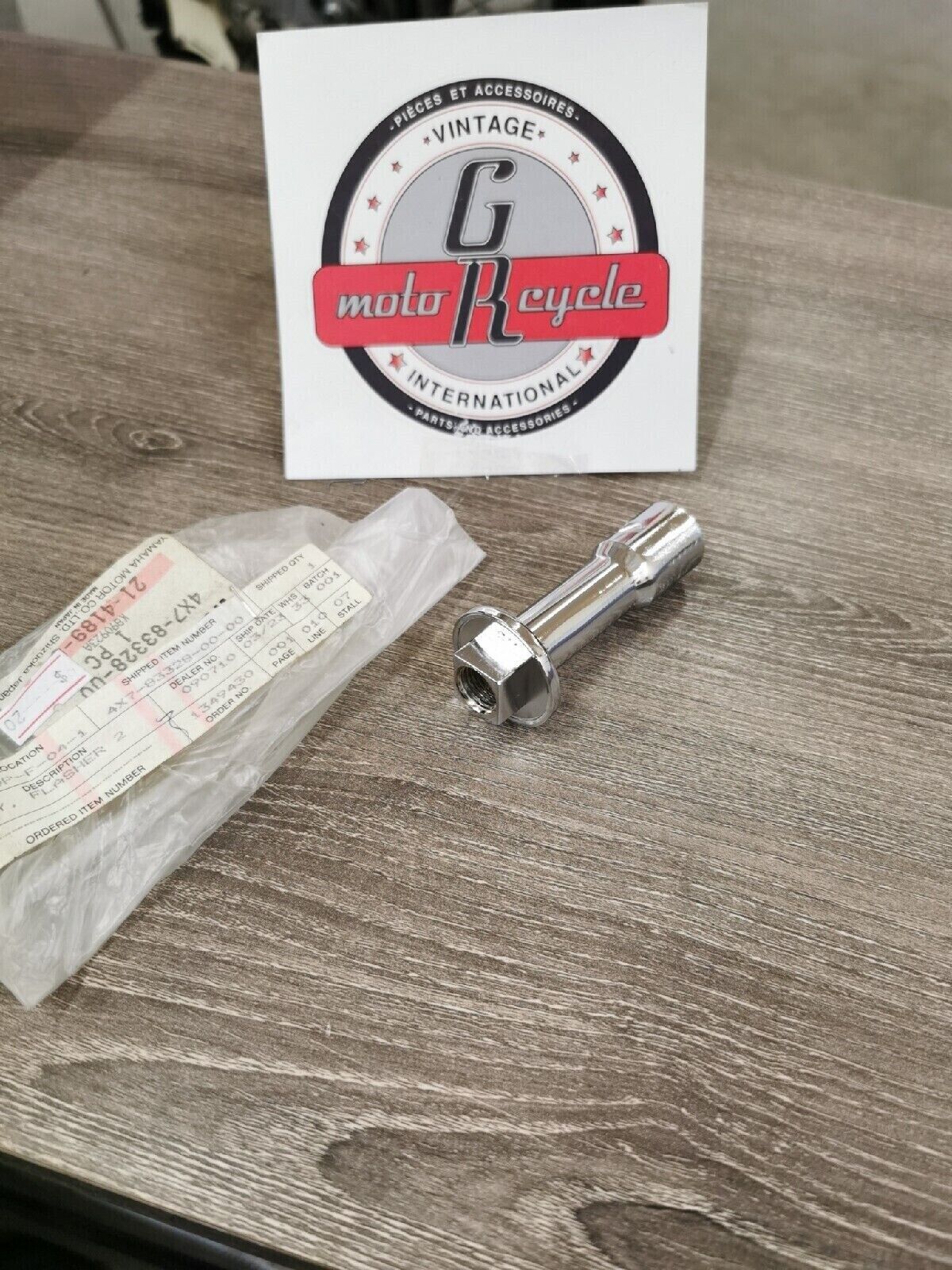 NOS YAMAHA XJ650 XV500 1981 - 1983  FLASHER STAY 4X7-83328-00-00  Y51