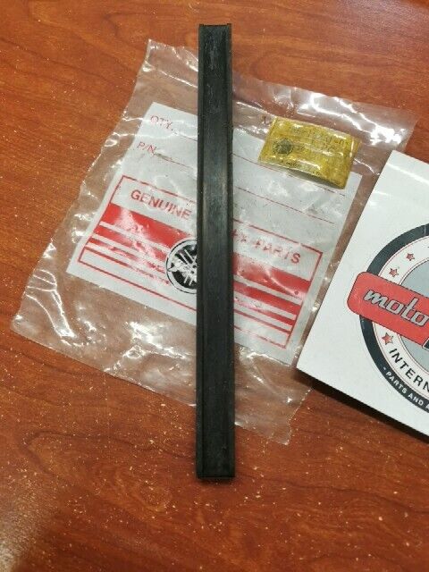 NOS Yamaha TX650 XS1 XS2 XS650 STOPPER GUIDE 256-12231-01-00 Y153