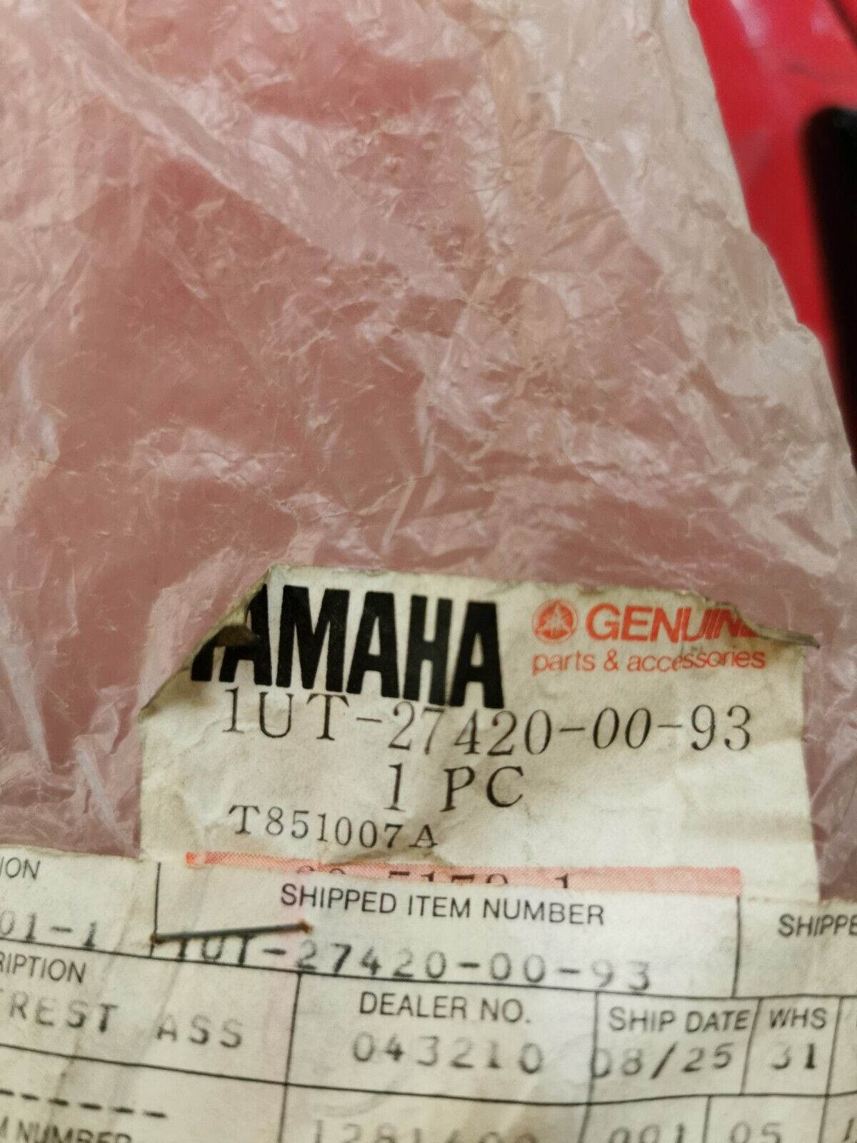 NOS Yamaha V-MAX1200 1986 - 1991 FRONT FOOTREST ASSY (RIGHT) 1UT-27420-00-93 Y19