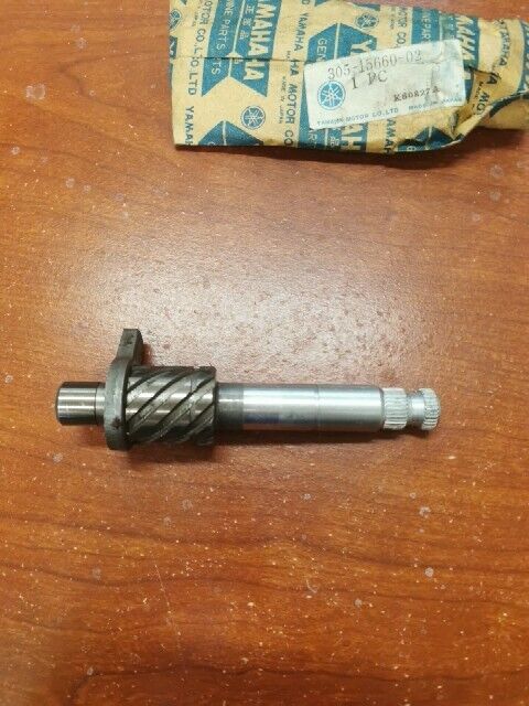 NOS Yamaha FS1 FS50 KICK AXLE 305-15660-02-00 SUB 305-15660-04-00 Y141