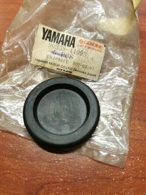 NOS Yamaha MM600 PZ500 VK540 VX500 PLUG 90338-44093-00 Y111