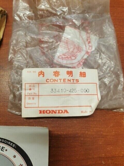 NEW NOS HONDA CB650 CB750 1979 - 1982  STAY R FR TURN SIGNAL 33410-425-000 H44