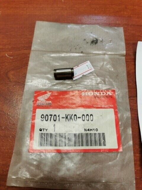 NOS Honda CB50 TRX700 VT125C XL125V XL250R DOWEL PIN (8X17.5) 90701-KK0-000 H107