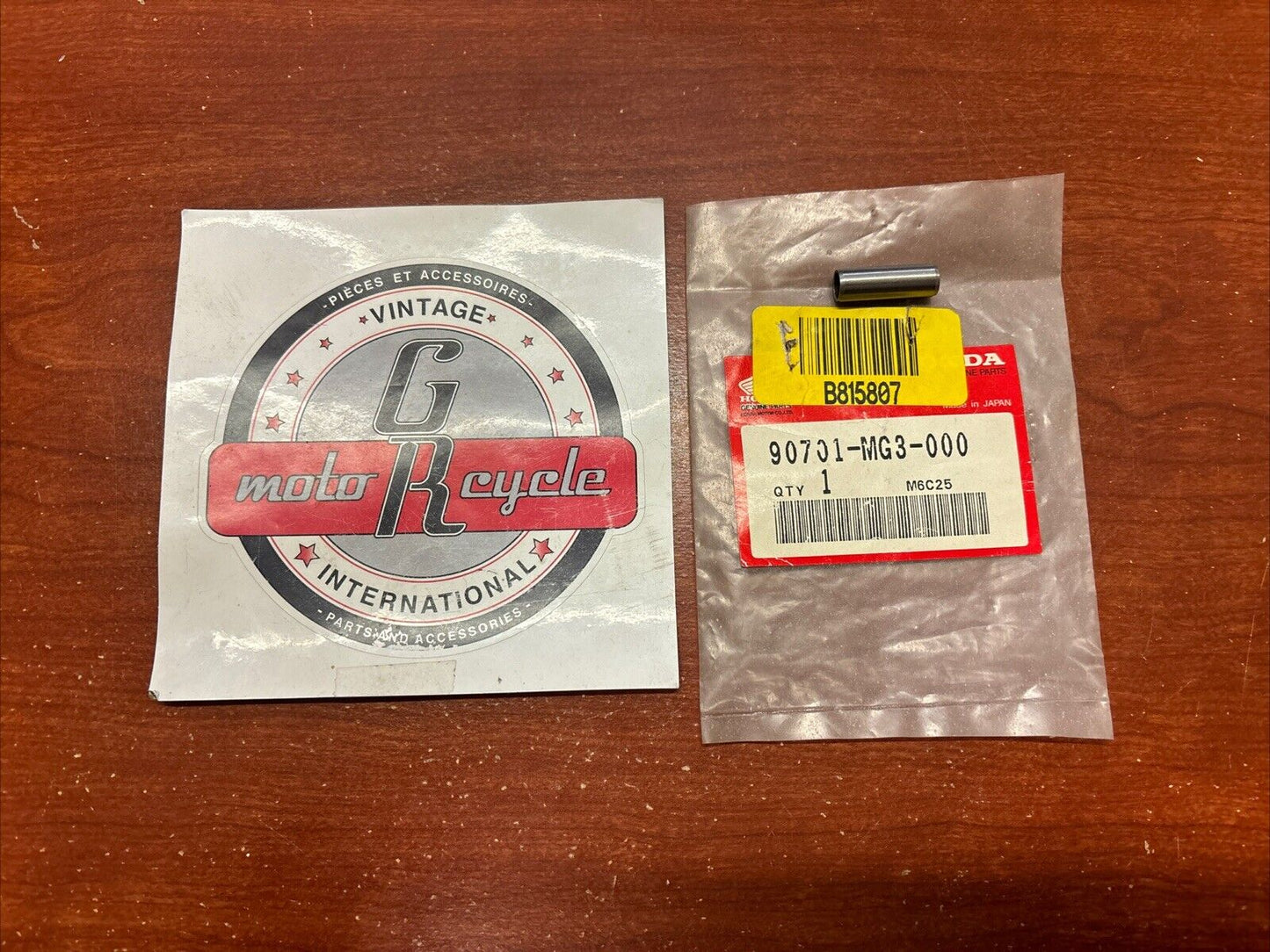 NOS Honda NX650 XBR500 XR600R XR650L DOWEL PIN 8X24 90701-MG3-000 H161