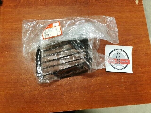 NOS Honda GL1500 RIGHT SIDE UNDER COWL LOUVER BROKEN PIN 64285-MN5-000 H106