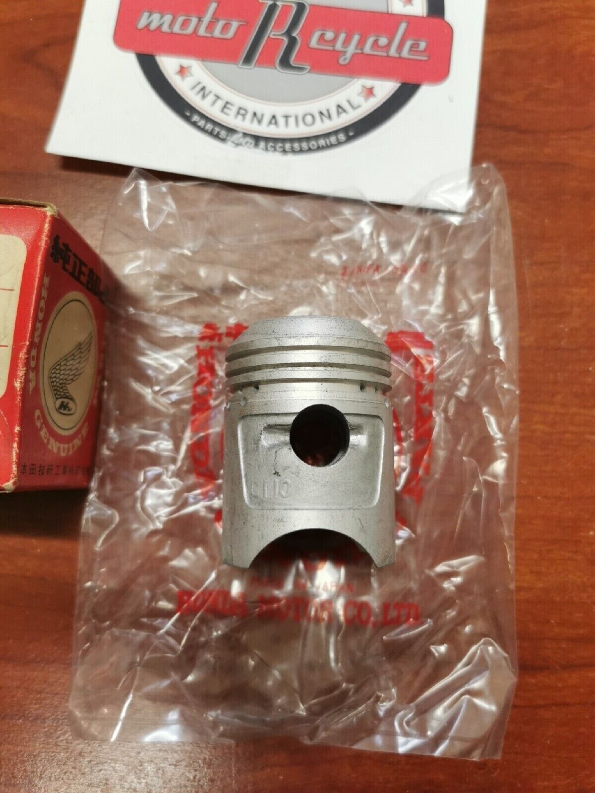 NOS Honda CA110 PISTON (OS 0.25) 13102-011-010 H34