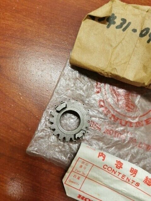 NOS Honda C65 MAIN SHAFT SECOND GEAR 23431-040-000 H80