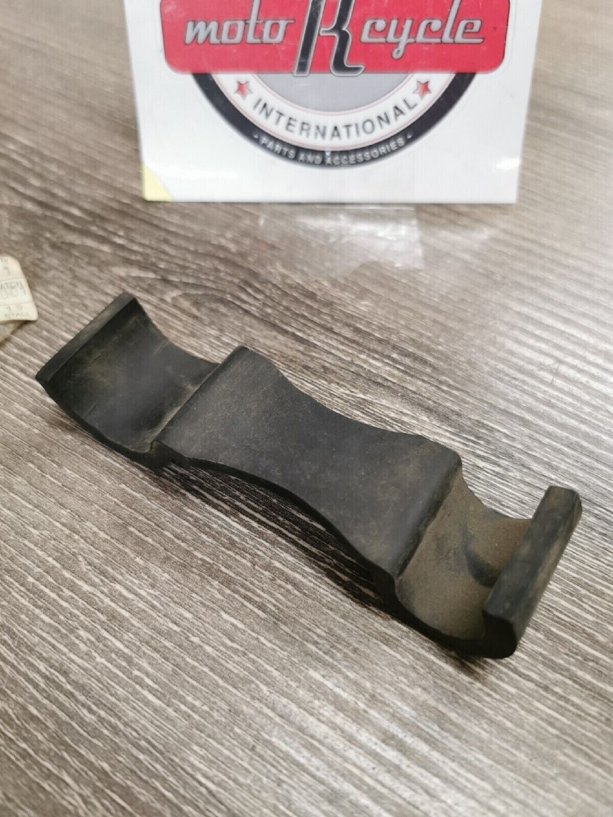 NOS YAMAHA RD125 RD200 1972 - 1976  DAMPER  LOCATING 2    307-24182-00-00   Y53