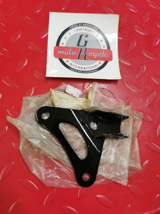NOS YAMAHA XS650 1976-1979 BRACKET REAR FOOTREST 584-27432-00-00 Y30