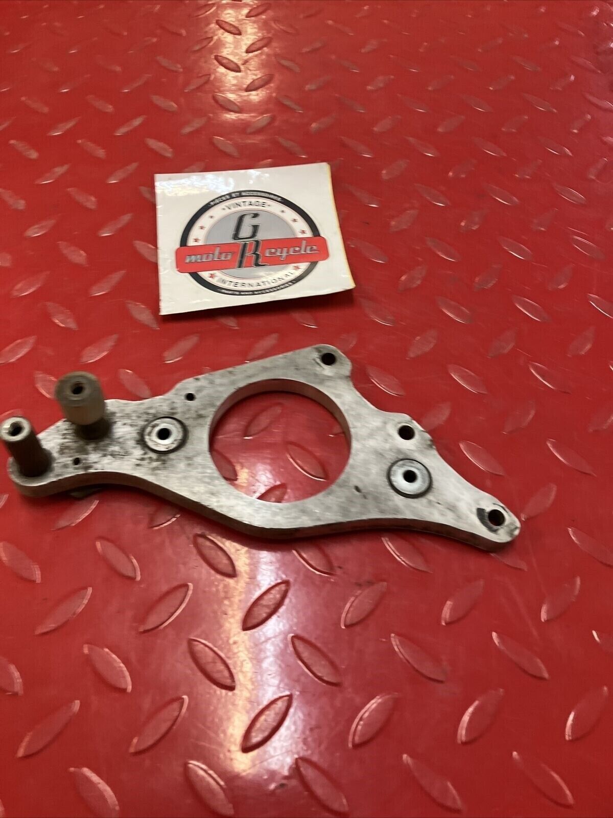 Yamaha YZ400 1977 rear engine motor mounting mount bracket YZ250