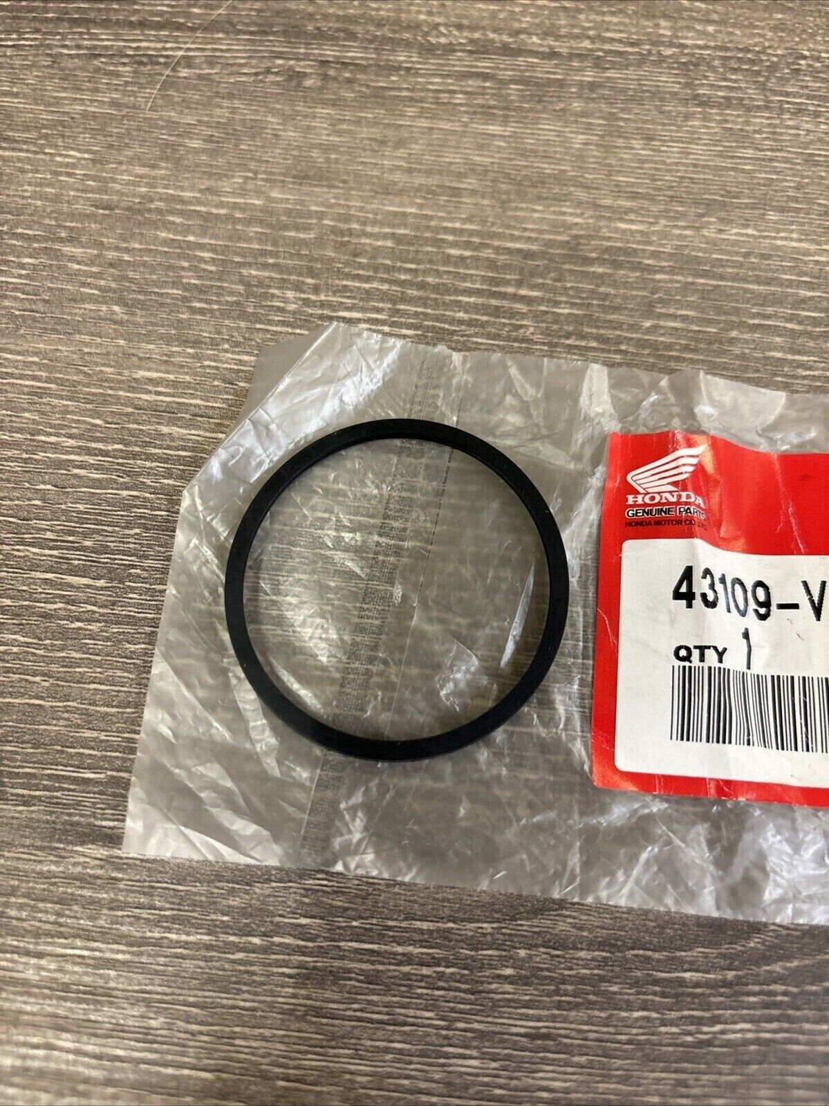 NOS Honda FL400R VF1000R SEAL DUST 43109-VM0-006 H121