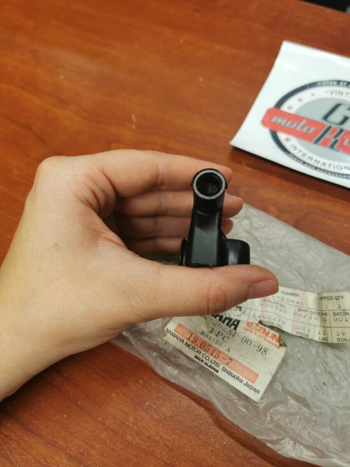 NOS Yamaha YZ100 YZ125 RT2 MX125 MX175 MX360 GRIP UPPER CAP 322-26281-00-98 Y87