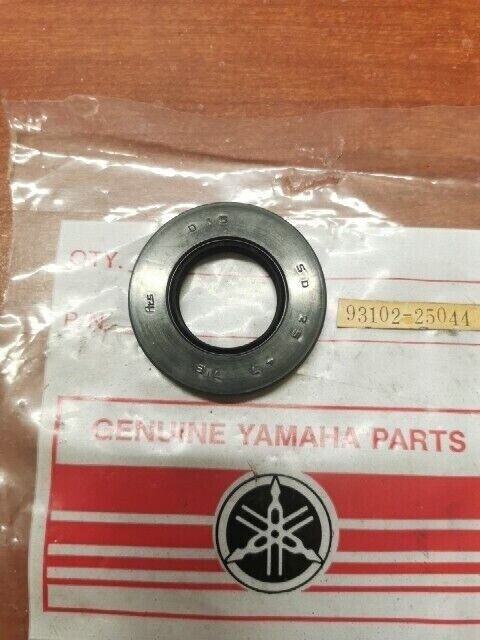 NOS YAMAHA OIL SEAL 93102-25044-00 Y67