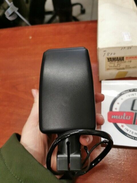 NOS Yamaha FJ1100 FJ600 XJ750R XZ550R FRONT FLASHER LIGHT 5G2-83310-70-00 Y115