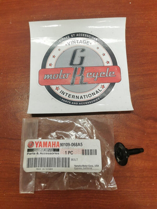 NOS Yamaha YXE70 YXE85 YXF85 YXZ10 YXE10 YXF10 BOLT 90109-068A5-00 Y82