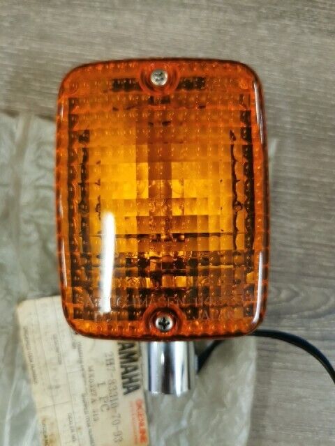 NOS YAMAHA XS1100H 1981 XS1100E FRONT FLASHER LAMP ASSY 2H7-83310-70-93 Y160