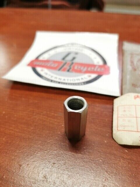NOS Honda CL50 CL65 CL70 SS50 FRONT MUFFLER STAY CLAMP SCREW 90166-061-010 H69