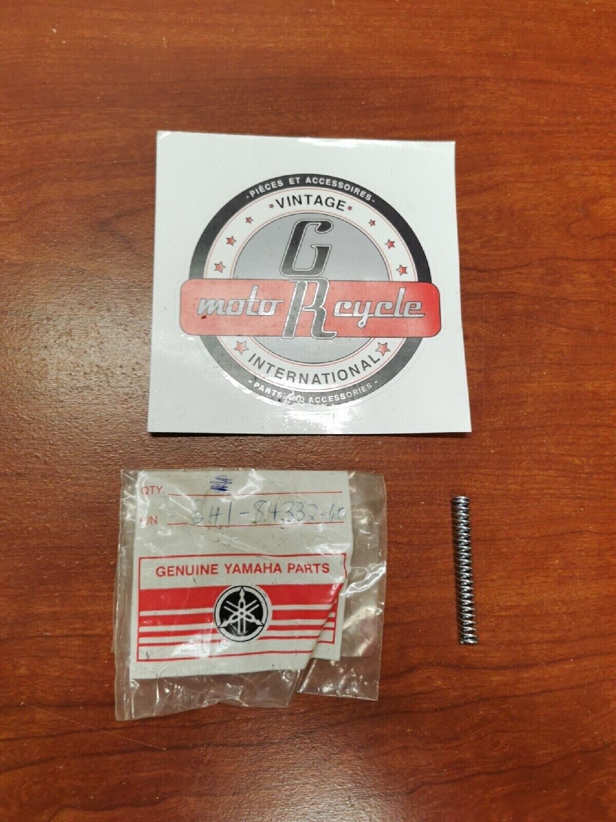 NOS Yamaha HEAD LAMP SCREW SPRING 341-84332-60-00 Y71