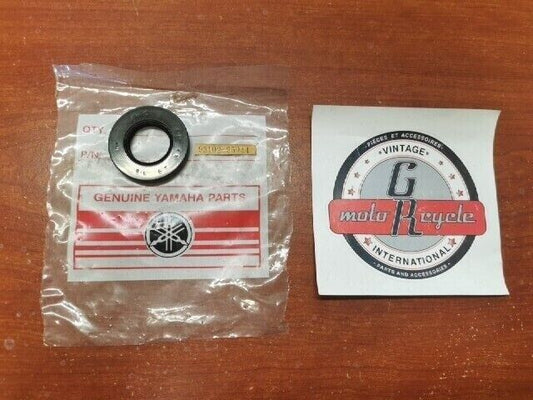 NOS YAMAHA OIL SEAL 93102-25044-00 Y67