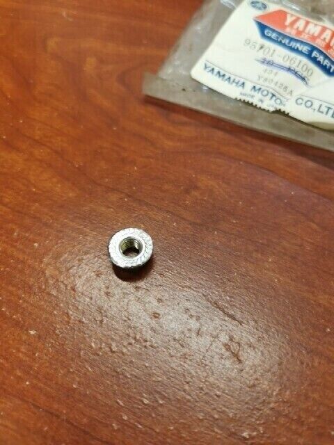 NOS Yamaha FLANGE NUT 95701-06100-00 SUB 95701-06500-00 95704-06500-00 9578 Y129
