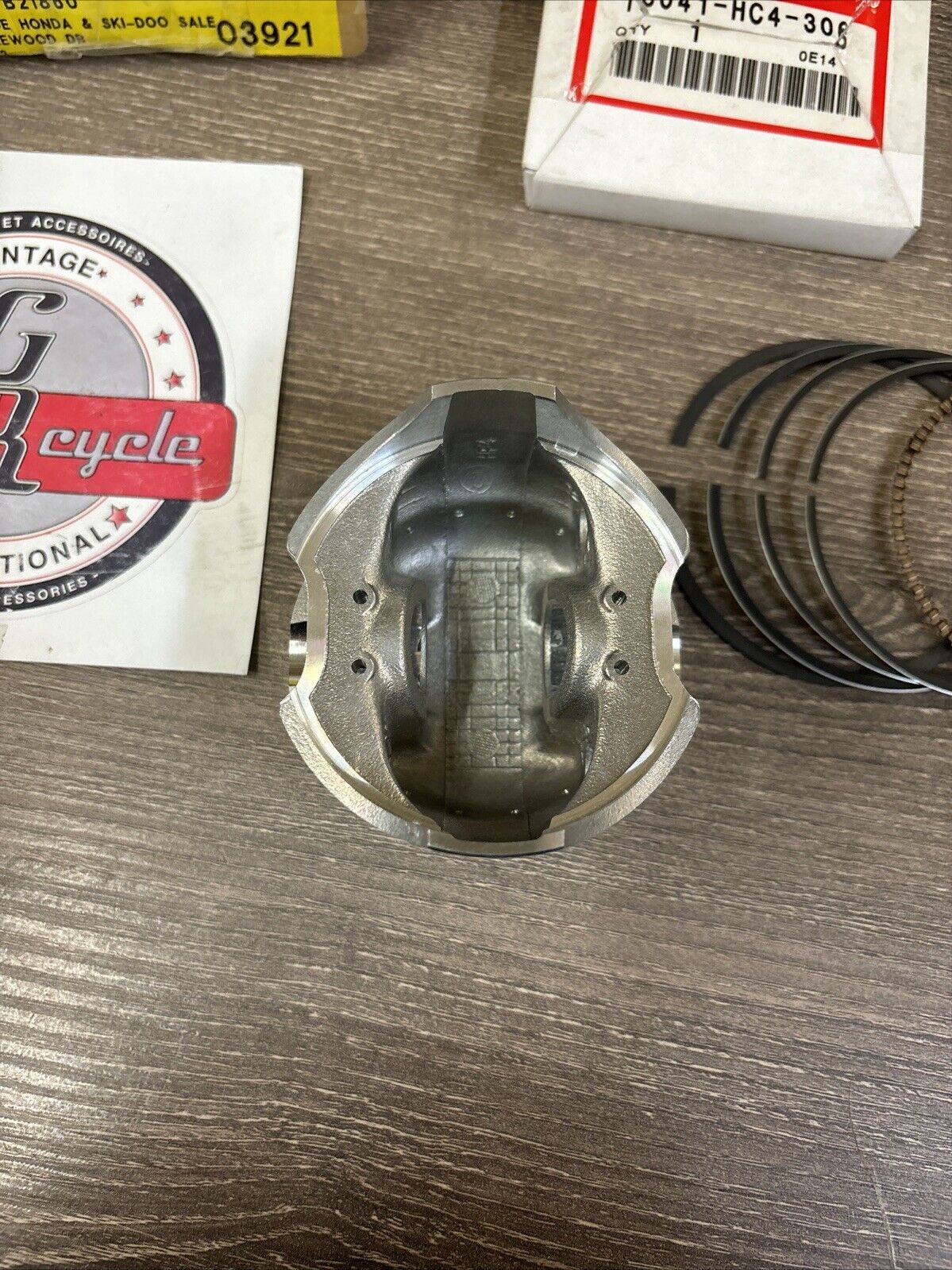 NOS Honda TRX300 TRX300FW PISTON & RING 0.75 13104-HC4-305 13041-HC4-306 H136
