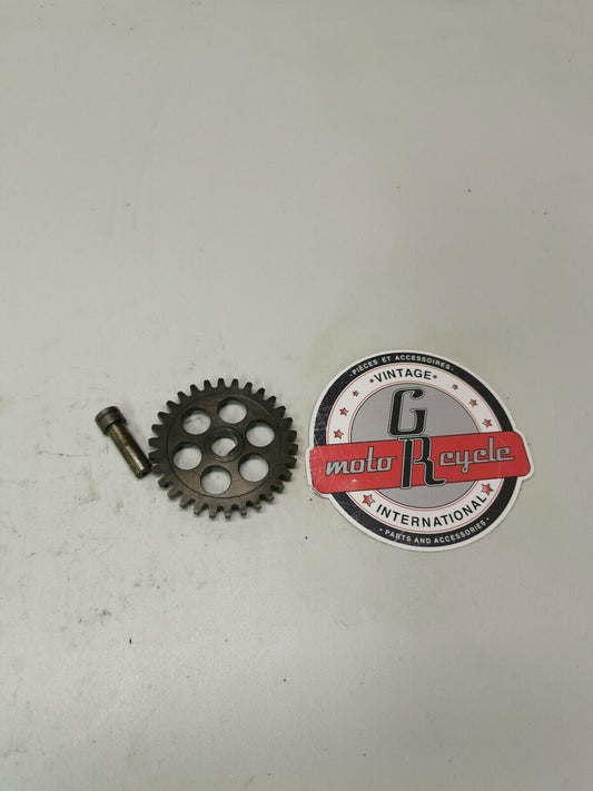 Honda XL250R 1984 oil driven pump gear shaft 15140-KK1-000
