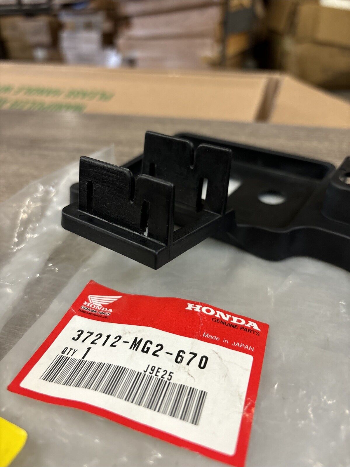 NOS Honda XL250R XL350R XL600R METER STAY 37212-MG2-670 H115