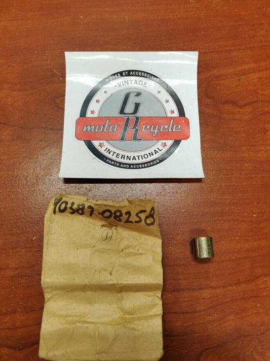 NOS YAMAHA COLLAR 90387-08258-00 Y72