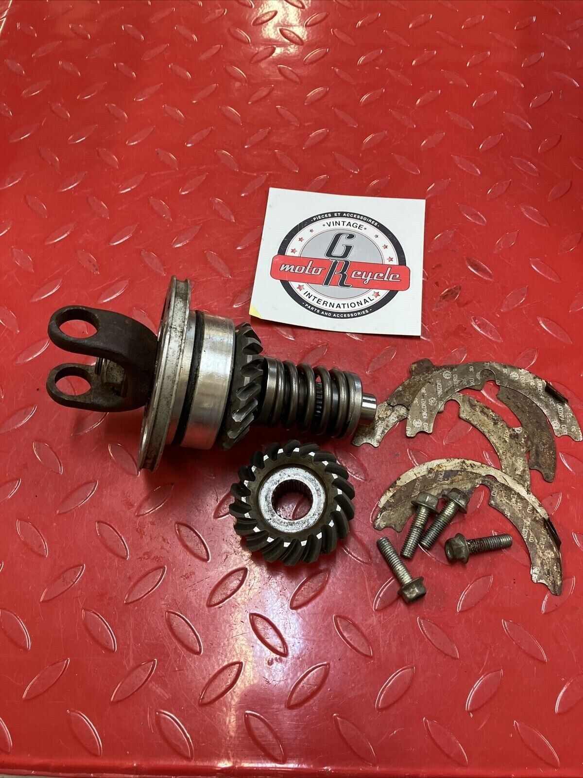 NOS Yamaha XV500 Virago 500 1983 1984 middle drive gear shaft 22U-Y1754-00-00