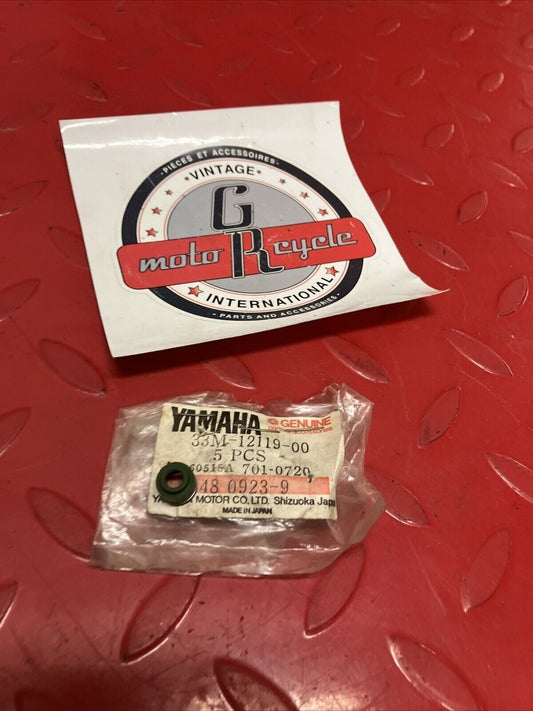 NOS YAMAHA VALVE STEM SEAL 33M-12119-00-00  Y64