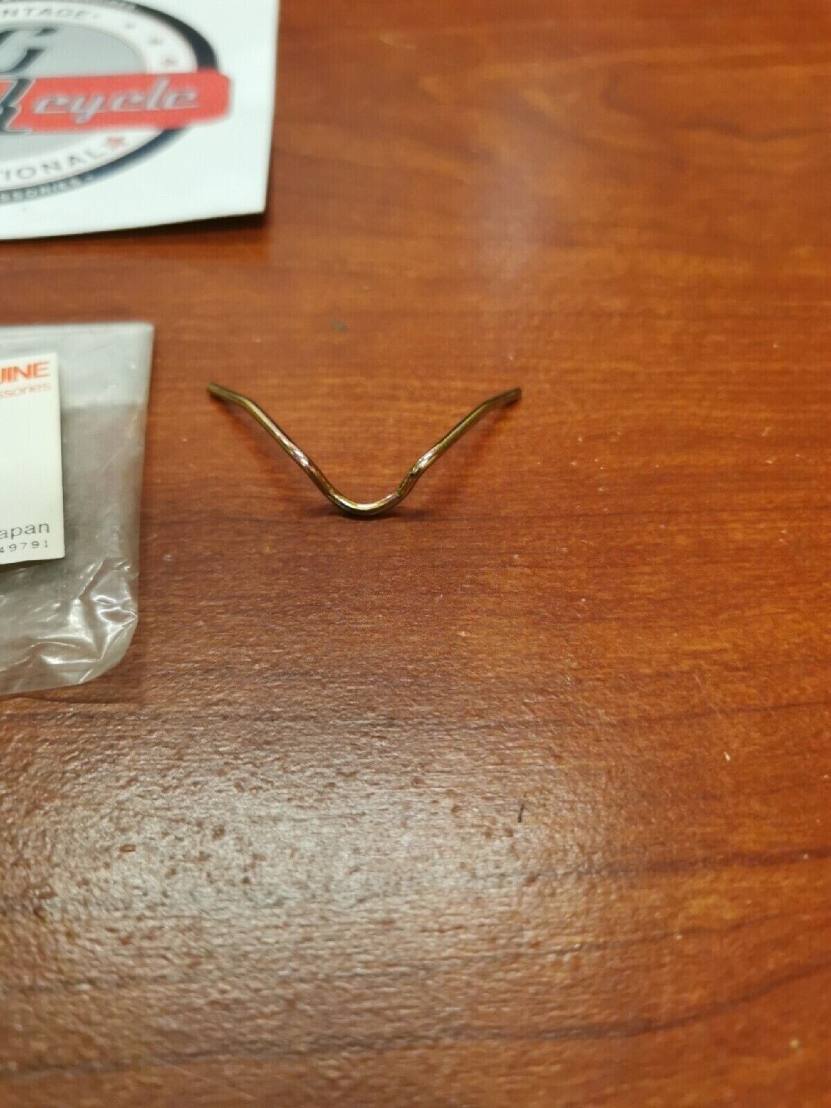 NOS Yamaha REFLECTOR SPRING 148-84324-00-00 Y68