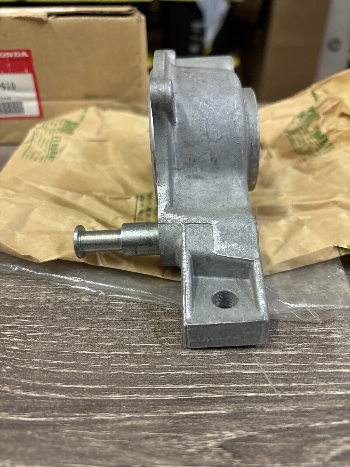 NOS Honda 1977 - 1984 FL250 BEARING HOLDER 41710-950-010 H137