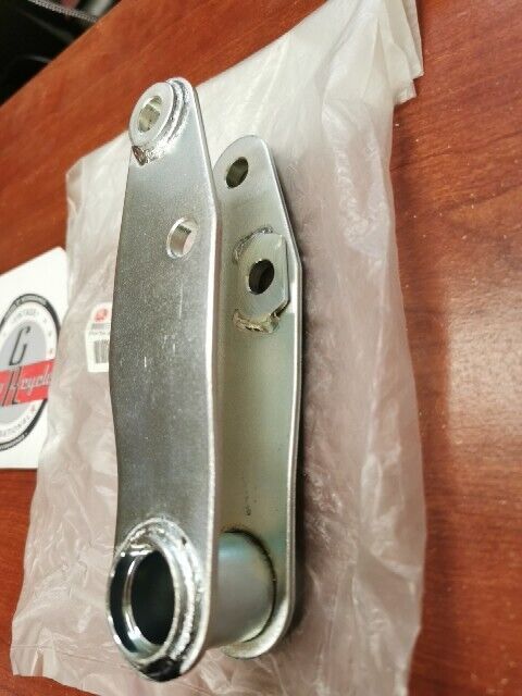 NOS Yamaha YFM700 RELAY ARM 1S3-2217A-00-00 Y103