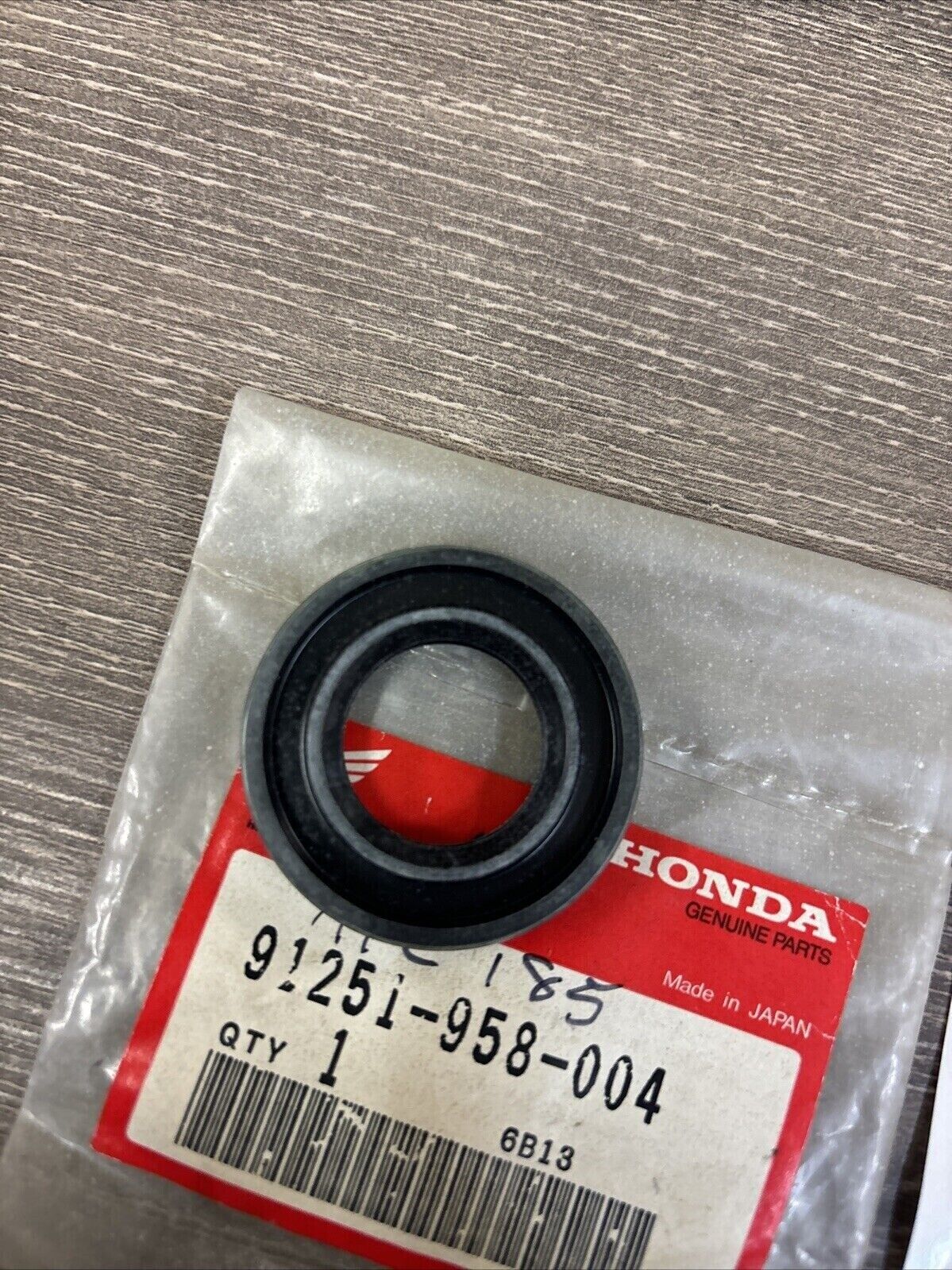 NOS Honda ATC110 ATC125M ATC200 ATC250 DUST SEAL 23X42X7 91251-958-004 H124