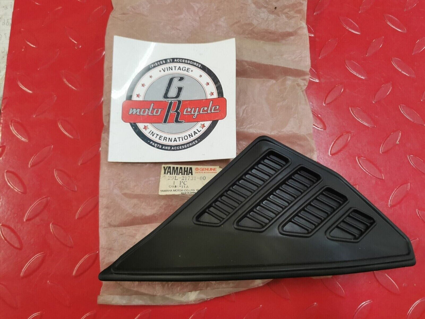 NOS Yamaha RD350LC  COVER SIDE 329 L-21731-00  Y12