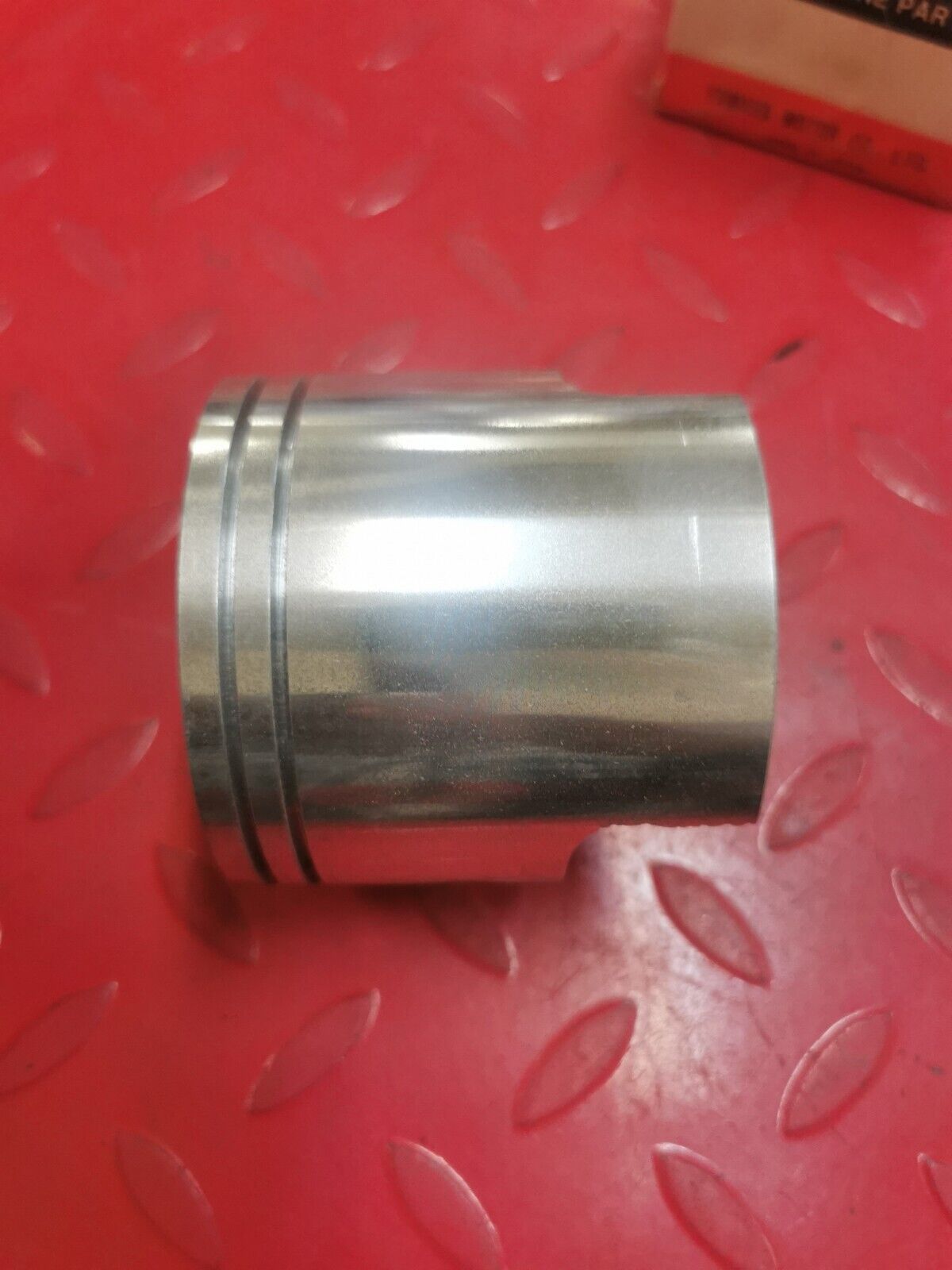 NOS Yamaha RT1 RT1B RT1MX RT1M PISTON 1 O/S 0.25 275-11635-00-00 Y34