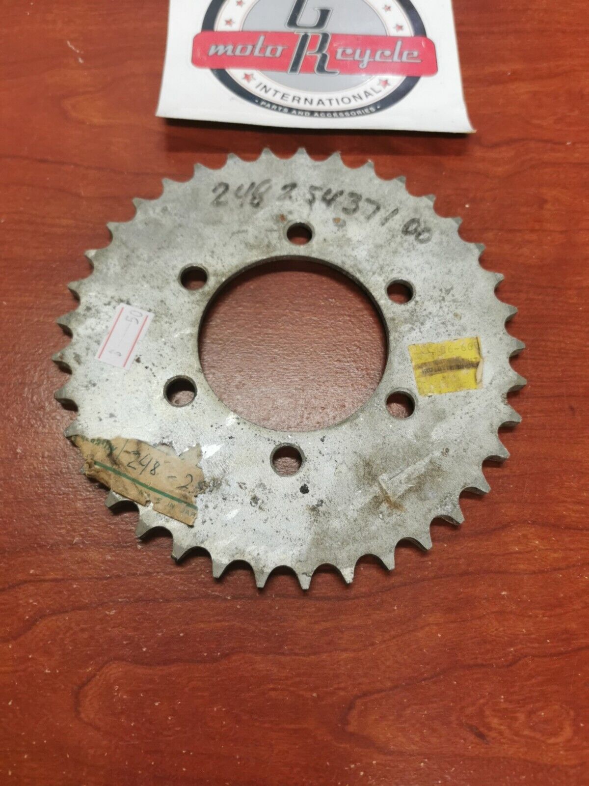 NOS Yamaha DRIVE SPROCKET 37T SUB. 248-25437-10-33 SUB. 248-25437-11-00 Y89