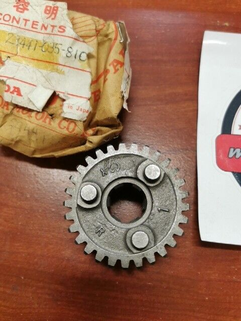 NOS Honda S50 S65 SECOND COUNTERSHAFT GEAR 23441-035-810 H80