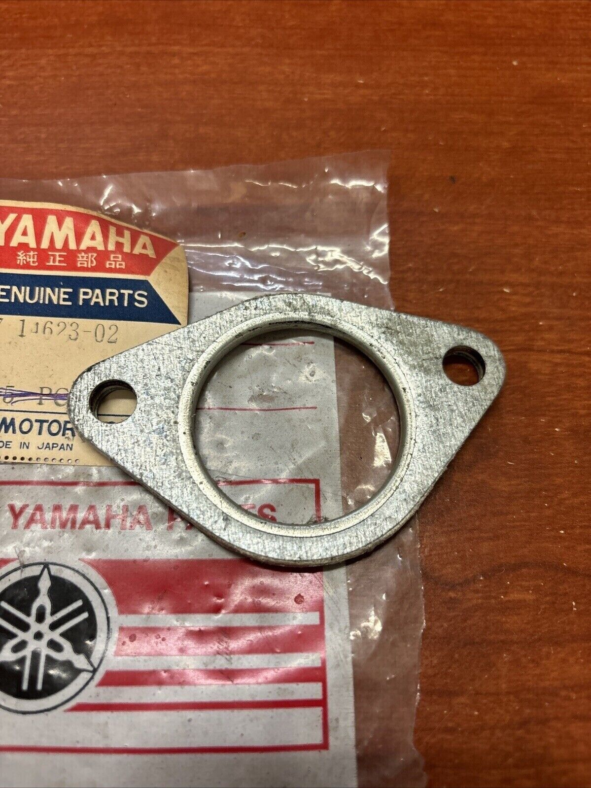 NOS Yamaha EXHAUST PIPE GASKET 807-14623-02-00 Y177