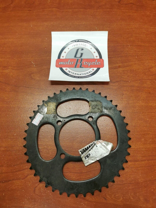 NOS Yamaha REAR DRIVE SPROCKET 45T SUB. 283-25445-10-00 SUB. 283-25445-11-00 Y89