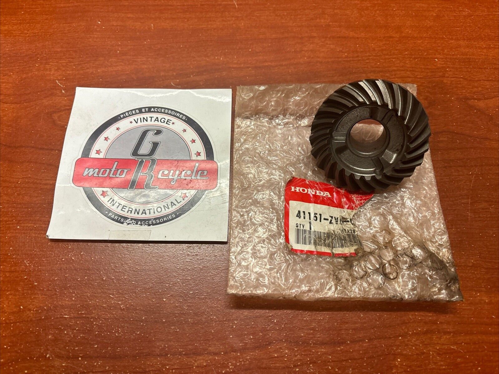 NOS Honda BF35 BF40 BF45 BF50 REAR BEVEL GEAR 41151-ZV5-000 SUB H179